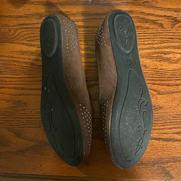 Karyn’s brown studded flats - Picture 2 of 3